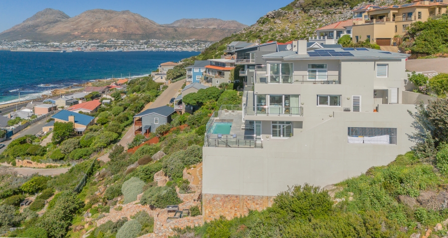 7 Bedroom Property for Sale in Cairnside Western Cape
